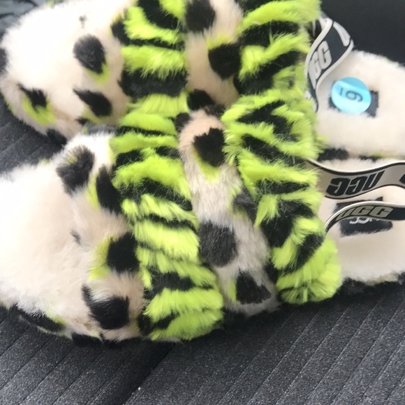 NWOT Ugg- furry slides size 6 - Picture 6 of 6